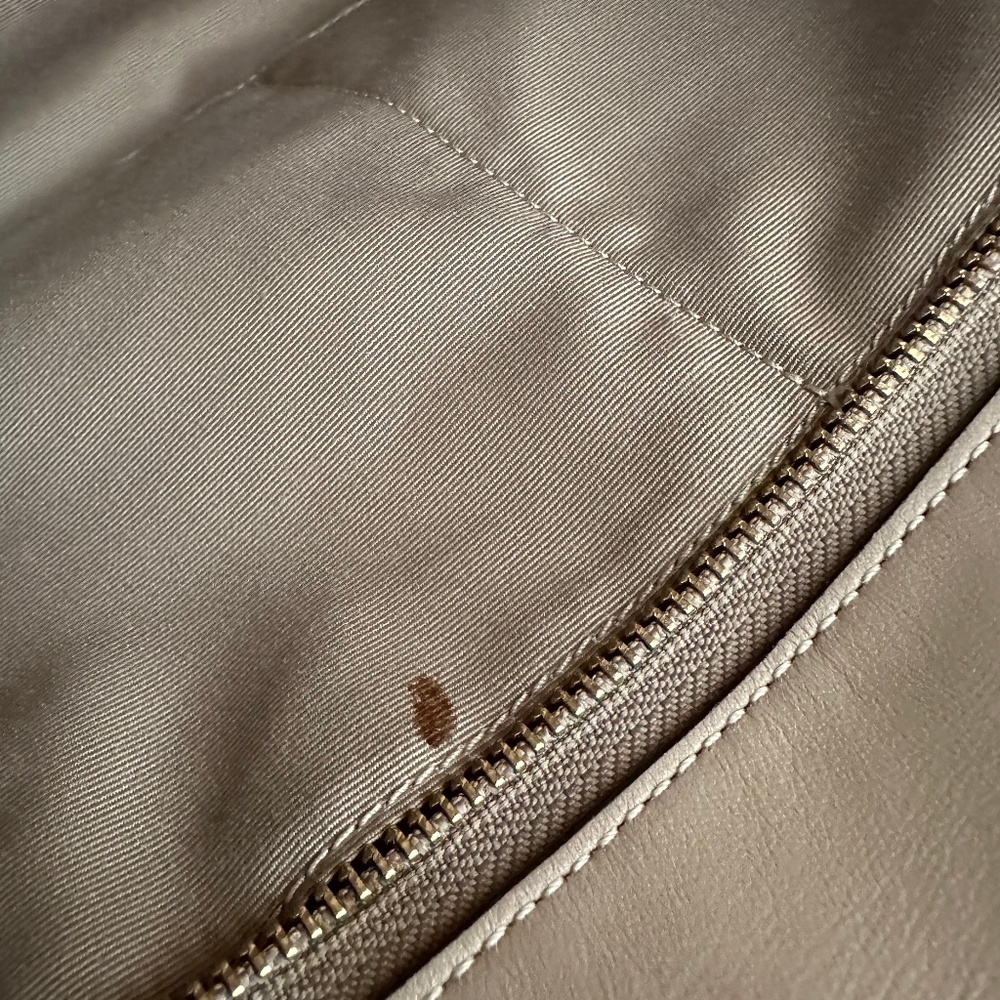 Coach Handbag in Lamb Skin Leather - Picture 4 of 16